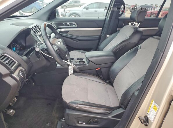 1FM5K7D81HGE19790 2017 FORD EXPLORER Бежевый Вид салона спереди