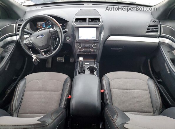1FM5K7D81HGE19790 2017 FORD EXPLORER Бежевый Вид панели приборов