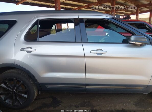 1FM5K7D87HGD41824 2017 FORD EXPLORER Silver Widok zestawu wskaźników