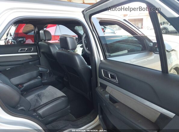 1FM5K7D87HGD41824 2017 FORD EXPLORER Silver Widok naklejki z numerem VIN