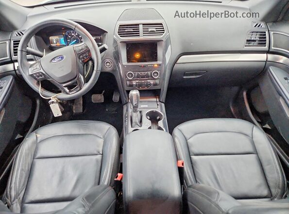1FM5K7D89JGA40963 2018 FORD EXPLORER Silver წინა პანელის ხედი