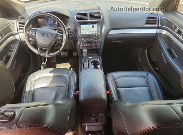1FM5K7DH3HGD00011 2017 FORD EXPLORER Gold Widok deski rozdzielczej