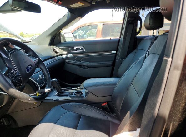 1FM5K7FH5HGC36566 2017 FORD EXPLORER Black Front interior view