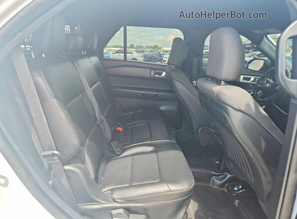 1FM5K8AB5LGD18718 2020 FORD EXPLORER White Widok wnętrza z tyłu