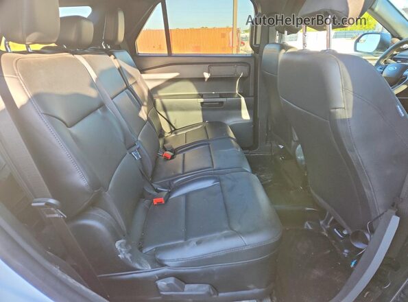 1FM5K8AB5RGA48351 2024 FORD EXPLORER White Vista interior trasera