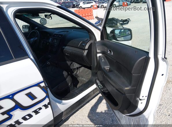 1FM5K8AR2HGA94764 2017 FORD UTILITY POLICE INTERCEPTOR White Вид салону спереду