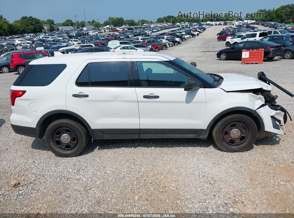 1FM5K8AR2HGA94764 2017 FORD UTILITY POLICE INTERCEPTOR White Вид задньої частини салону