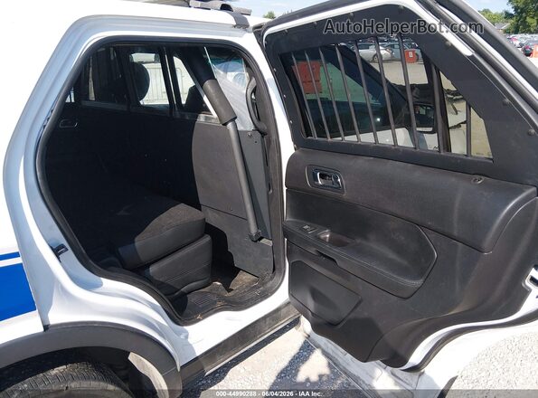 1FM5K8AR2HGA94764 2017 FORD UTILITY POLICE INTERCEPTOR White Вид наклейки з VIN-кодом