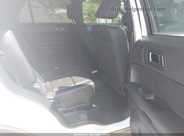 1FM5K8AR3HGC26365 2017 FORD UTILITY POLICE INTERCEPTOR White VIN კოდის სტიკერის ხედი