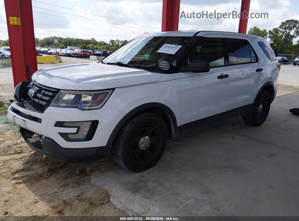 1FM5K8AR6JGC56563 2018 FORD POLICE INTERCEPTOR White Առջևի ձախ երեք քառորդ տեսարան