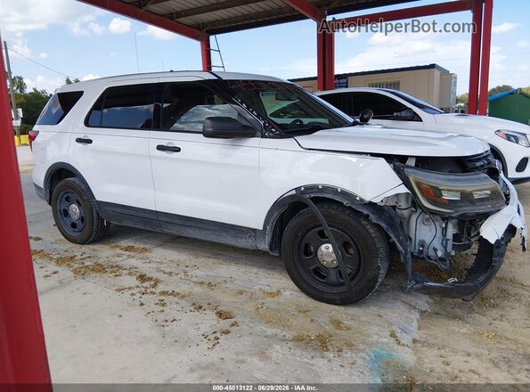 1FM5K8AR6JGC56563 2018 FORD POLICE INTERCEPTOR White Սալոնի 360 աստիճան տեսք