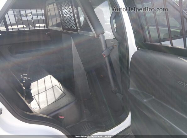 1FM5K8AR7JGA90523 2018 FORD POLICE INTERCEPTOR White Widok naklejki z numerem VIN