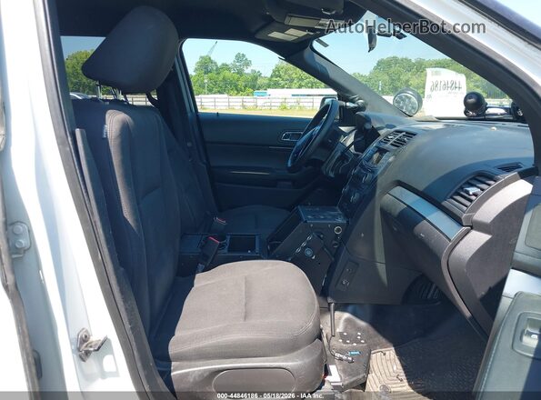 1FM5K8AT3JGC35326 2018 FORD POLICE INTERCEPTOR White Front interior view