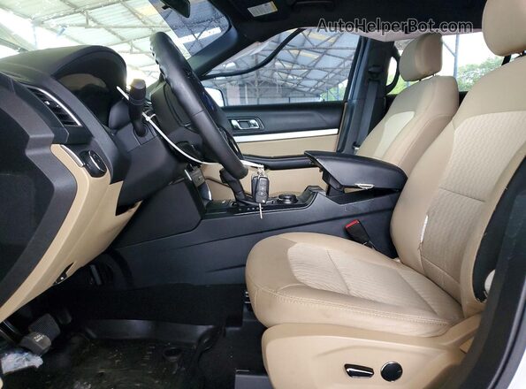 1FM5K8B8XHGC90568 2017 FORD EXPLORER Silver Вид салону спереду