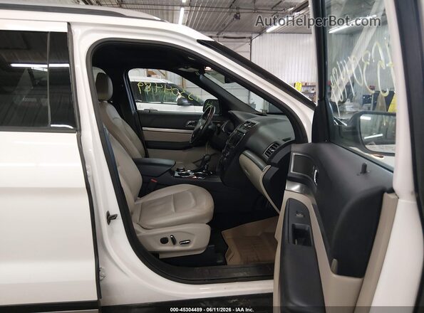 1FM5K8D80JGC78450 2018 FORD EXPLORER White Front interior view
