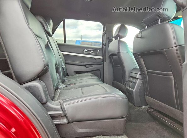 1FM5K8D82GGC84369 2016 FORD EXPLORER Red Widok wnętrza z tyłu