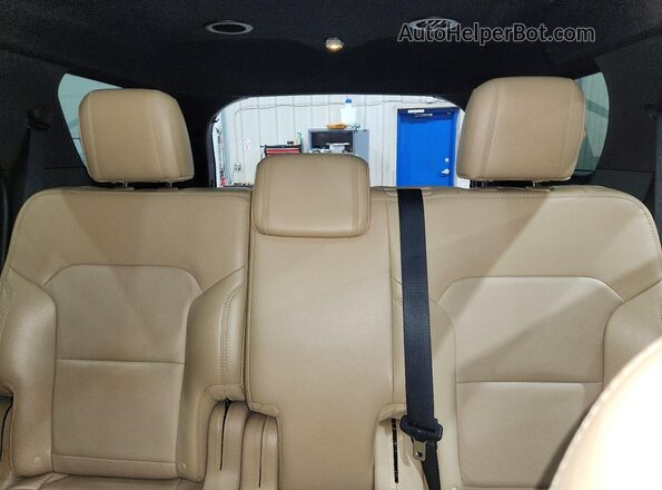 1FM5K8D82HGD46936 2017 FORD EXPLORER Red Widok tylnych siedzeń