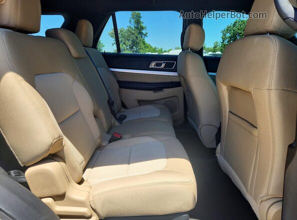 1FM5K8D82HGD99152 2017 FORD EXPLORER Beige უკანა სალონის ხედი
