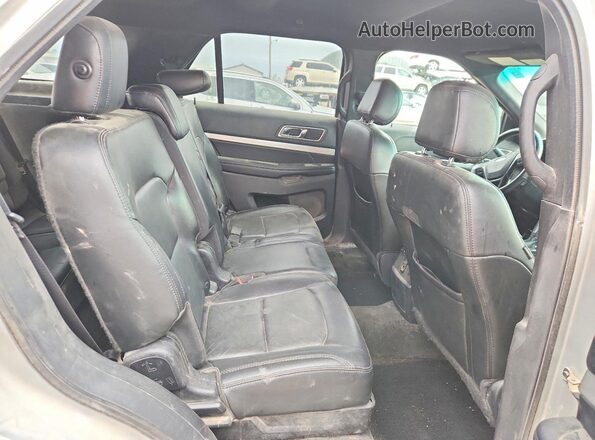 1FM5K8D83GGC38002 2016 FORD EXPLORER Silver Vista interior trasera