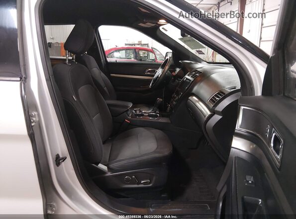 1FM5K8D83JGA92241 2018 FORD EXPLORER Silver Widok wnętrza z przodu