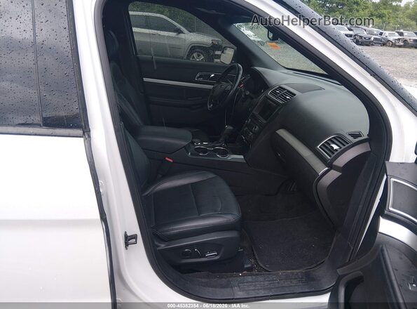 1FM5K8D84HGA44015 2017 FORD EXPLORER White Front interior view