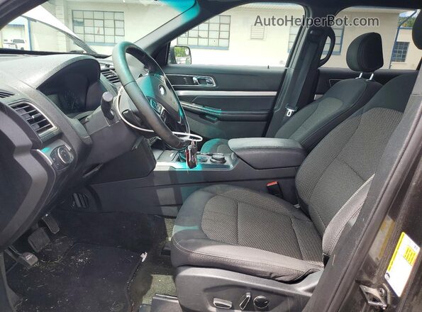 1FM5K8D84HGA53765 2017 FORD EXPLORER Gray Widok wnętrza z przodu