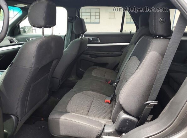 1FM5K8D84HGA53765 2017 FORD EXPLORER Gray Widok wnętrza z tyłu