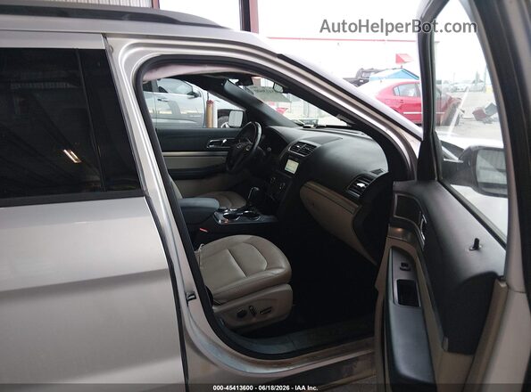 1FM5K8D85JGC07101 2018 FORD EXPLORER Silver Vista interior delantera