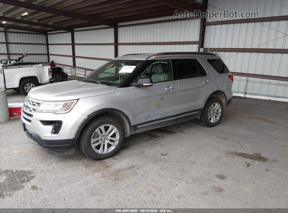 1FM5K8D85JGC07101 2018 FORD EXPLORER Silver Vista tres cuartos delantera izquierda
