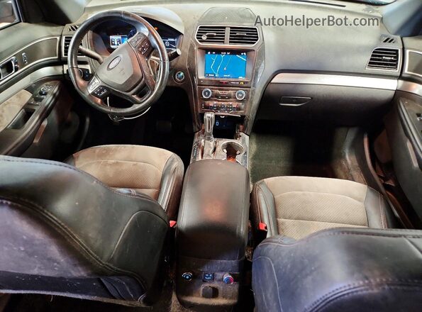 1FM5K8D86HGC61856 2017 FORD EXPLORER Красный Вид панели приборов