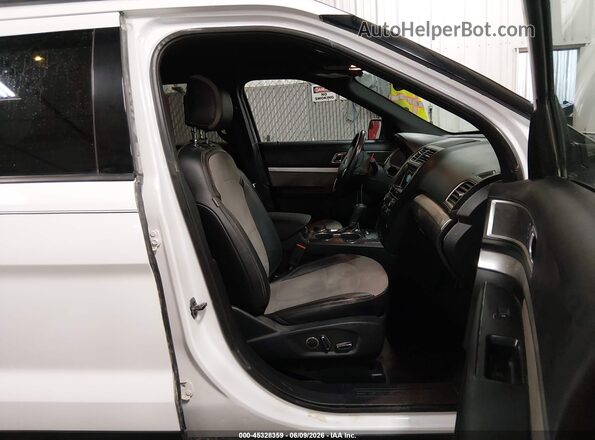 1FM5K8D86HGD81625 2017 FORD EXPLORER Белый Вид салона спереди