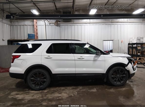 1FM5K8D86HGD81625 2017 FORD EXPLORER Белый Вид задней части салона