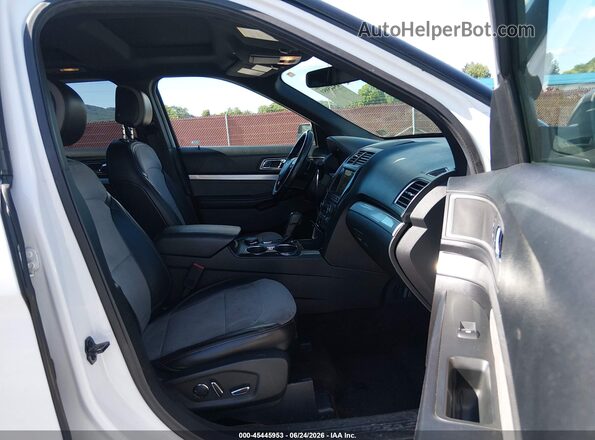 1FM5K8D86HGD95248 2017 FORD EXPLORER White Front interior view