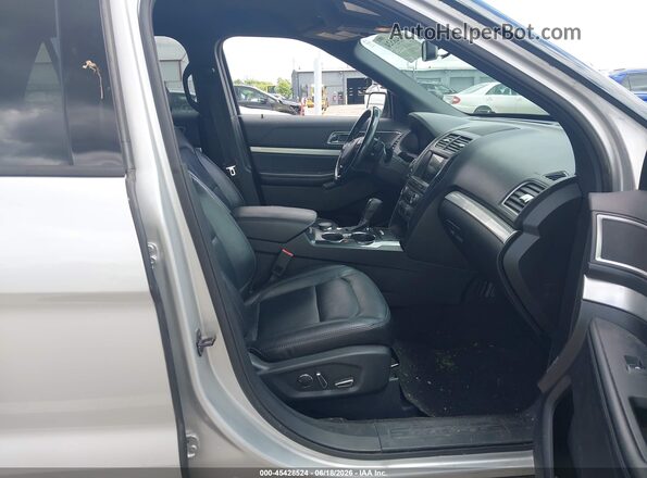 1FM5K8D88HGC79307 2017 FORD EXPLORER Silver წინა სალონის ხედი