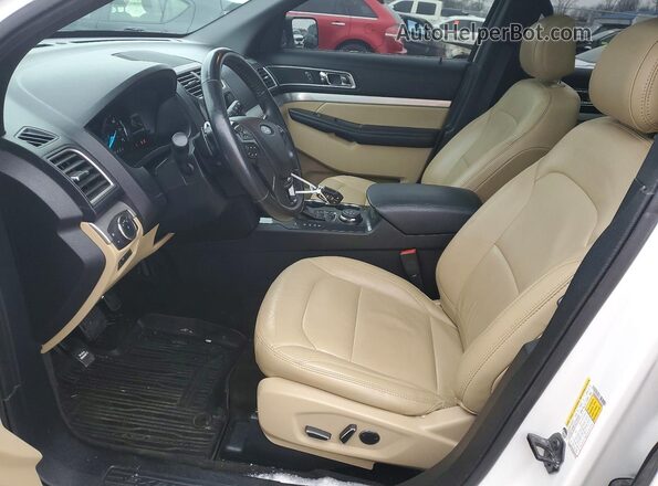 1FM5K8D89HGC45800 2017 FORD EXPLORER White Вид салону спереду