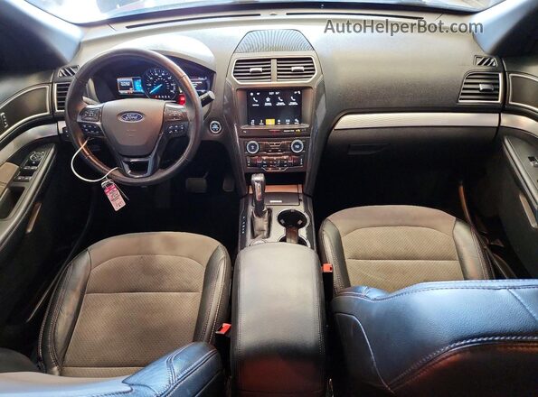 1FM5K8D8XHGE20541 2017 FORD EXPLORER Gray Widok deski rozdzielczej