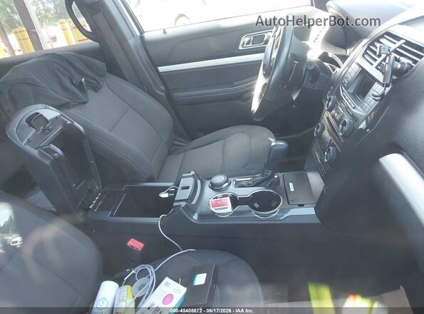 1FM5K8D8XHGE25402 2017 FORD EXPLORER Silver Front interior view