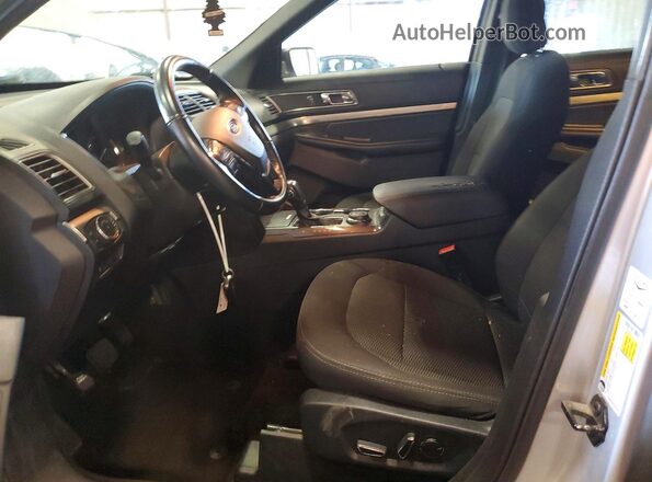 1FM5K8DH2JGA85118 2018 FORD EXPLORER Silver Front interior view