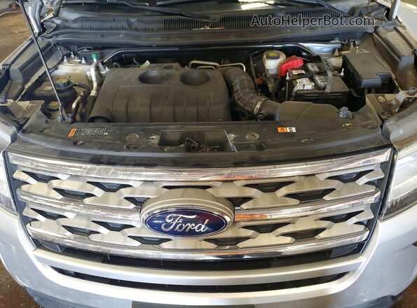1FM5K8DH2JGA85118 2018 FORD EXPLORER Silver Rear interior view