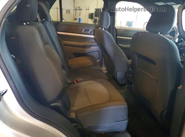 1FM5K8DH2JGA85118 2018 FORD EXPLORER Silver Rear seats view