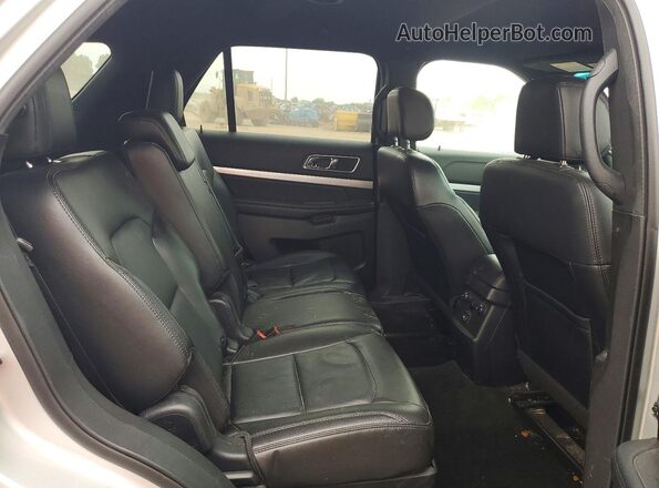 1FM5K8DH3HGA68323 2017 FORD EXPLORER Silver Rear interior view