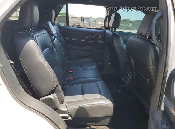 1FM5K8F87JGA85208 2018 FORD EXPLORER White Widok tylnych siedzeń