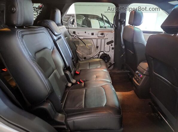 1FM5K8F88HGC23722 2017 FORD EXPLORER Серебряный Вид задней части салона