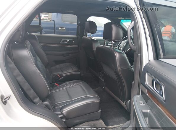1FM5K8HT9HGA98215 2017 FORD EXPLORER Silver Вид наклейки з VIN-кодом