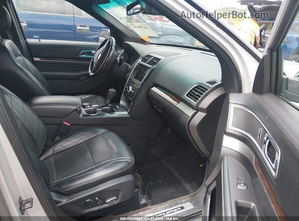 1FM5K8HT9HGA98215 2017 FORD EXPLORER Silver Вид салону спереду
