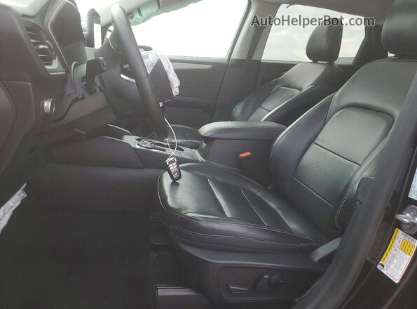 1FMCU0CZ4MUB16260 2021 FORD ESCAPE Черный Вид салона спереди