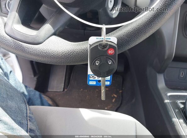 1FMCU0F70HUB74477 2017 FORD ESCAPE White Widok deski rozdzielczej