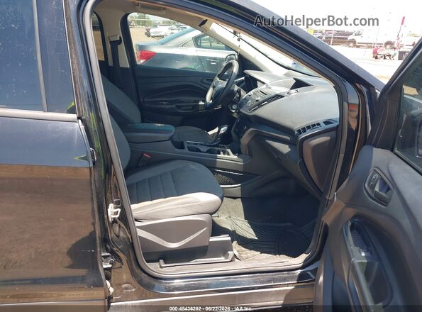 1FMCU0F73HUC49401 2017 FORD ESCAPE Черный Вид салона спереди