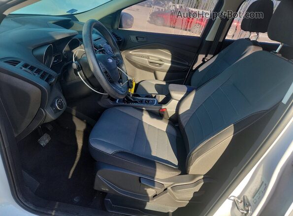 1FMCU0F79HUA27185 2017 FORD ESCAPE White წინა სალონის ხედი
