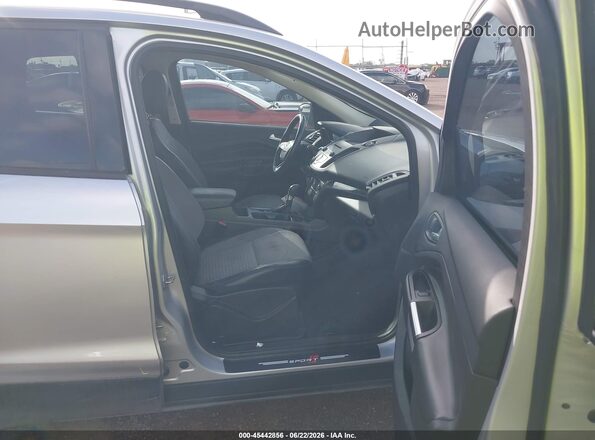 1FMCU0GD0HUC18126 2017 FORD ESCAPE Silver Vista interior delantera